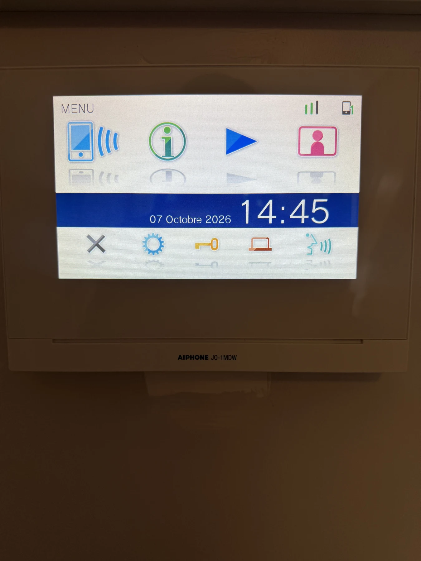 Écran de commande du moniteur intérieur Aiphone.
